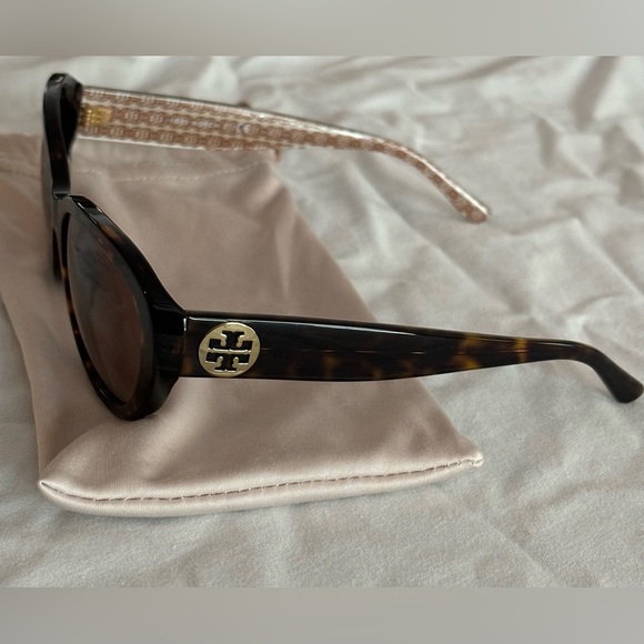 Tory Burch Sunglasses Tortoise - Picture 6 of 7